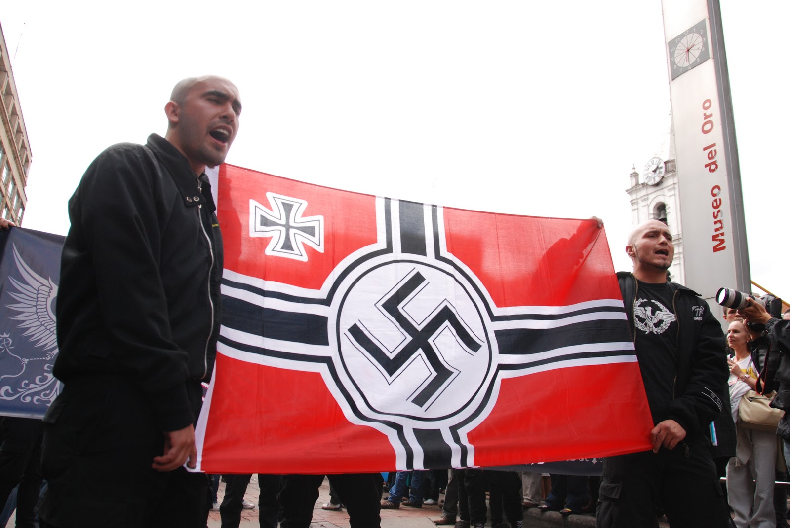 Неонацист что это. Нео неонацист. Нео национал социализм. Скинхеды неонацисты. Ультраправые в Германии неонацисты Германии.